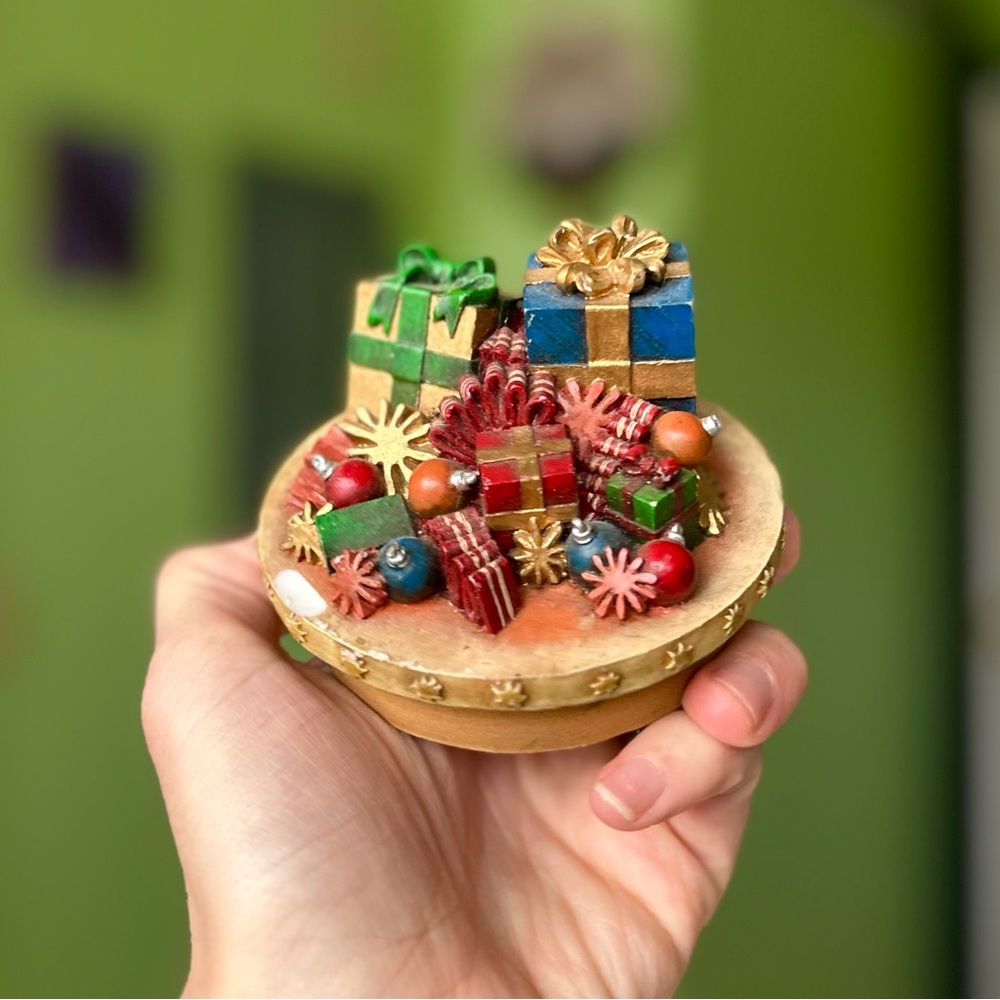 VTG 3D Textured Christmas Presents Holiday Unique Accent Decor Figurine Trinket - Picture 6 of 11
